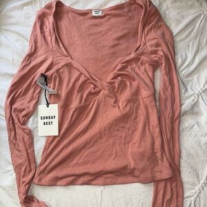 NWT Aritzia women’s long sleeve shirt - Size medium
